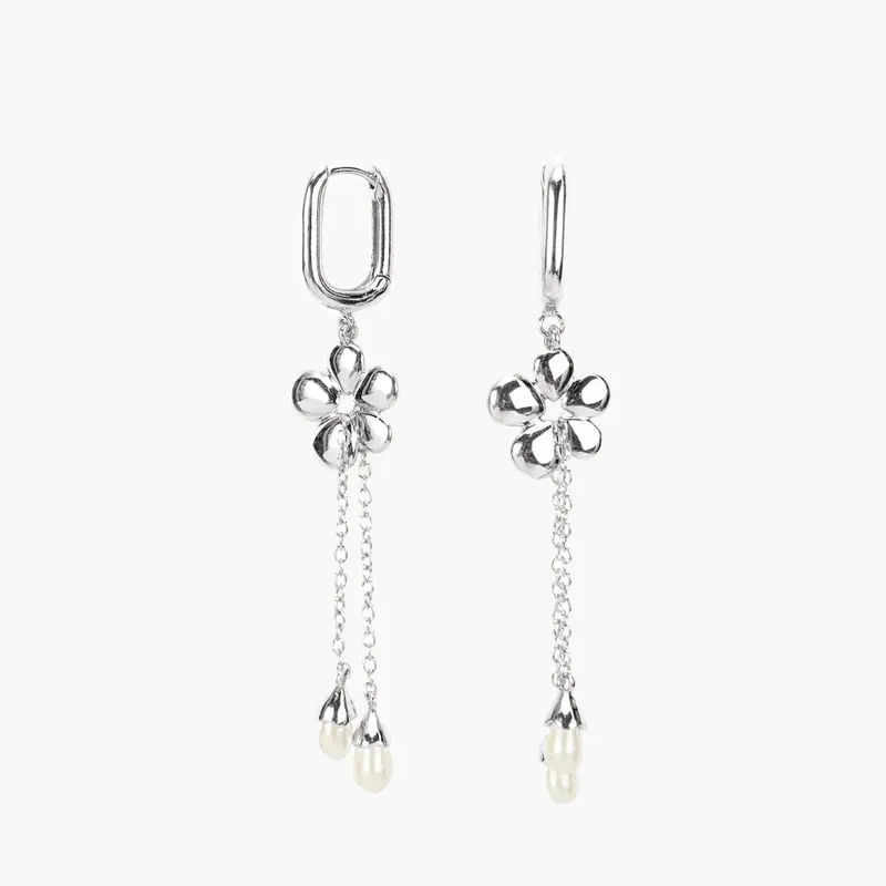 en route Camille Flower Drop Earrings, Romantic Floral Motif with Elegant Dangling Details, Versatile Piece for Feminine Styling & Modern Daily Wear