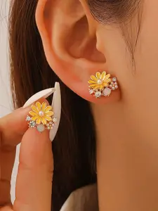 Fresh Glazed Daisy Pearl Flower Stud Earrings, Versatile Everyday Jewelry for Daily and Vacation Wear, Perfect Gift for Family