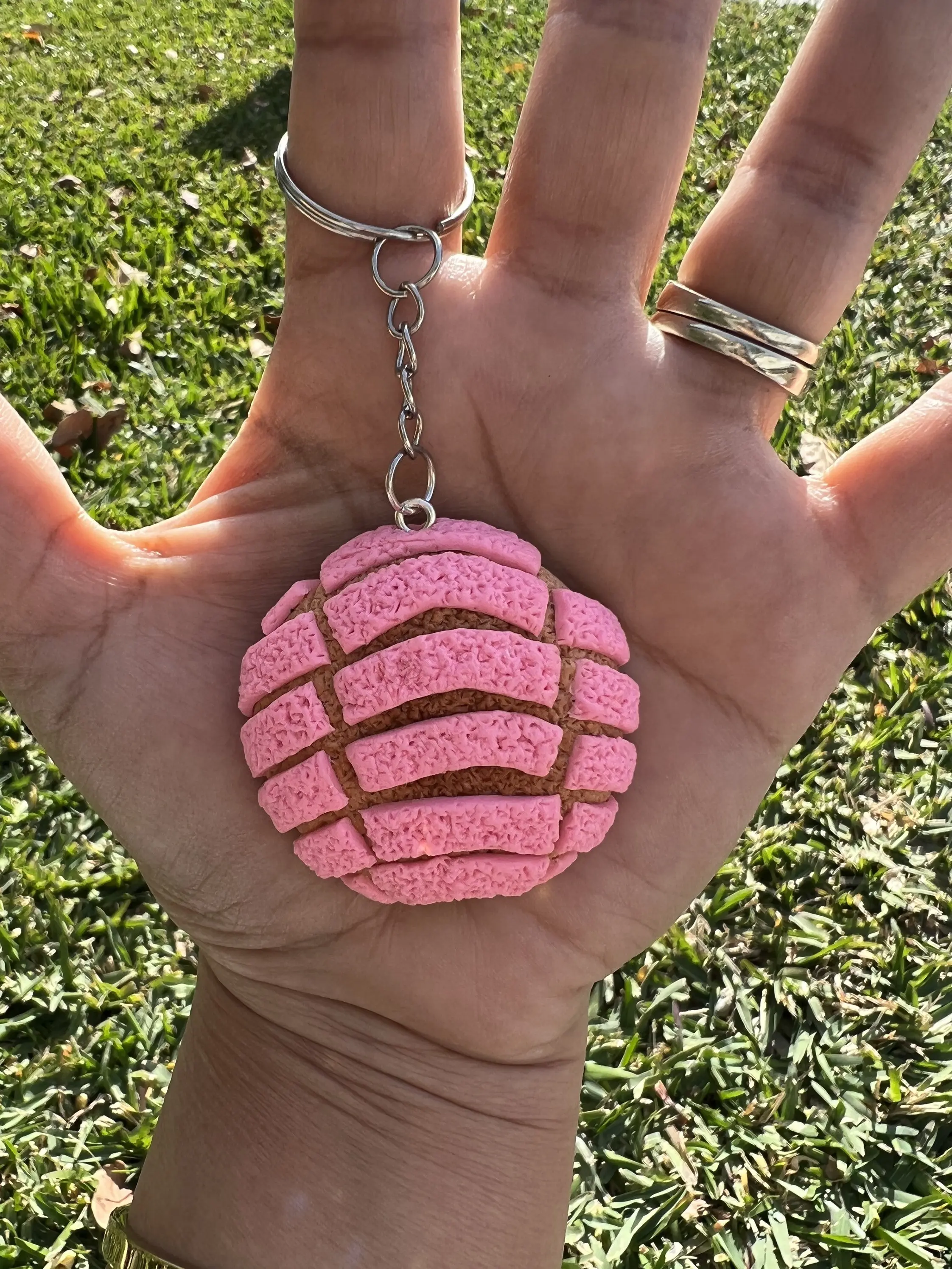 Concha Keychain- pink