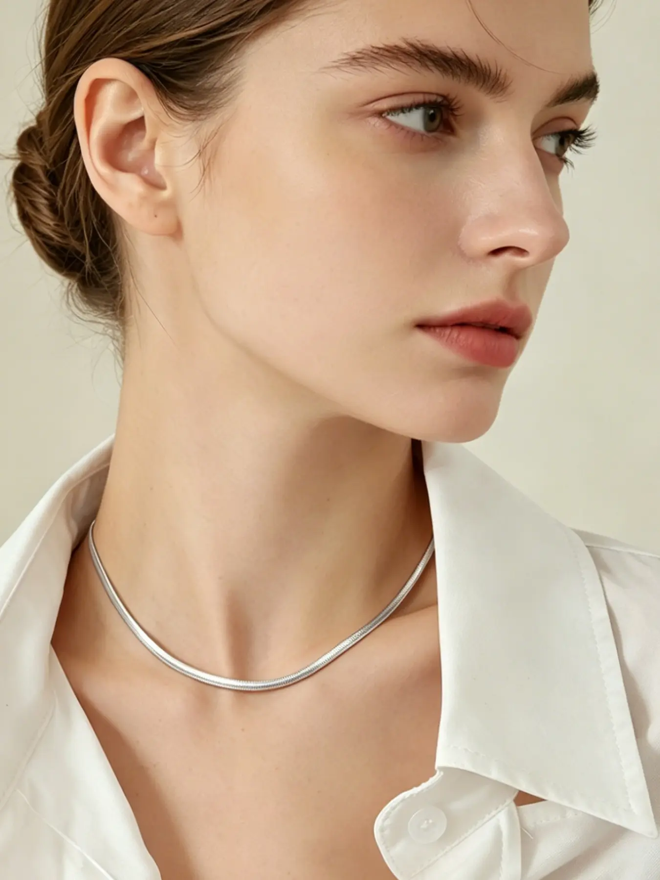 A simple and neat plain flat snake bone chain necklace, Chain Jewelry, Dainty necklaces, with matte metal texture, featuring minimalist and luxurious style, versatile and suitable for daily commuting, light business workplace