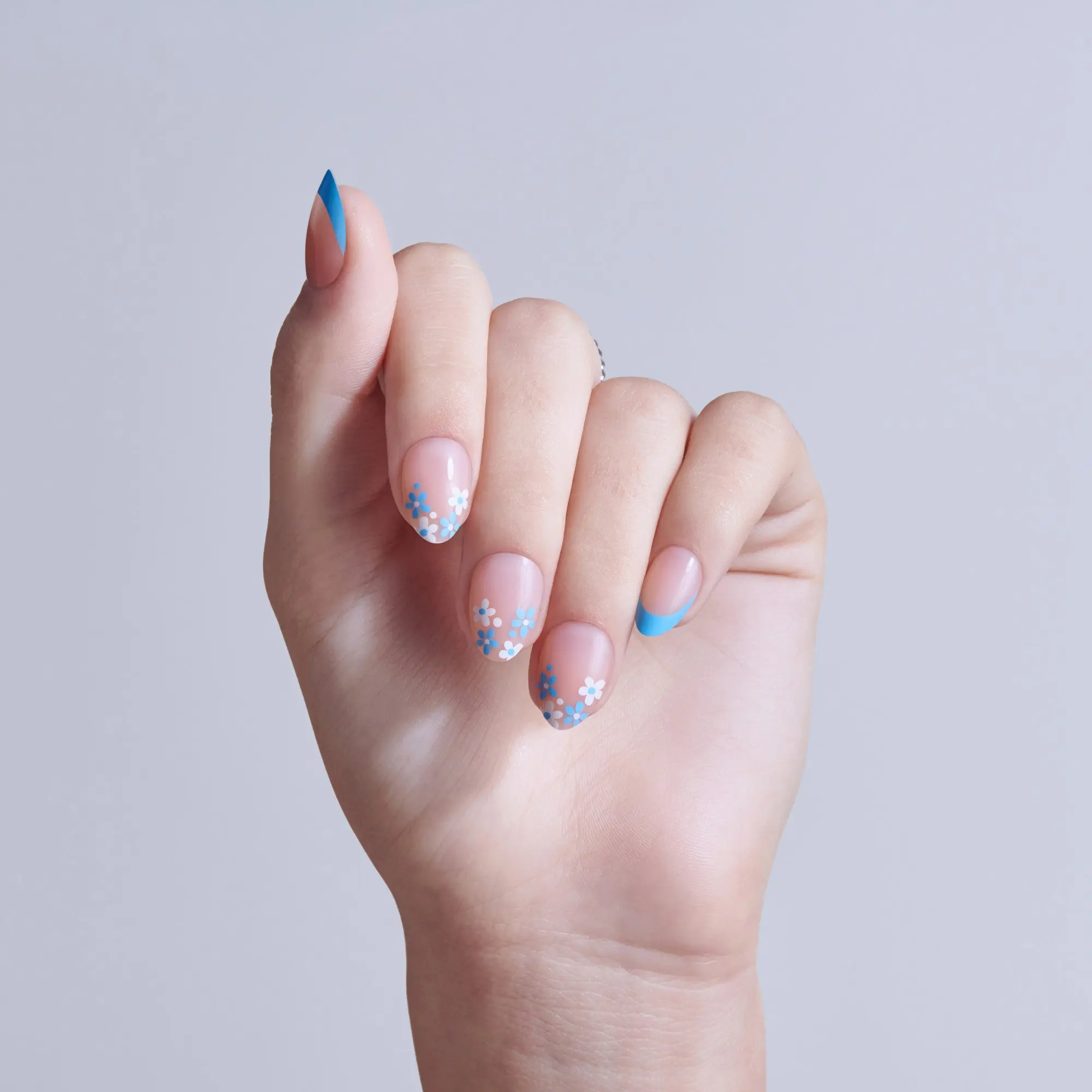 Kiss Core Design Press On Fake Glue Nails - Tune | Design, Blue, Short, Almond