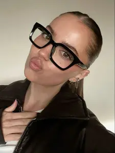 Unisex Fashion Classic Square Glasses, Suitable for Daily Work and Study, Versatile Eyewear for Men and Women