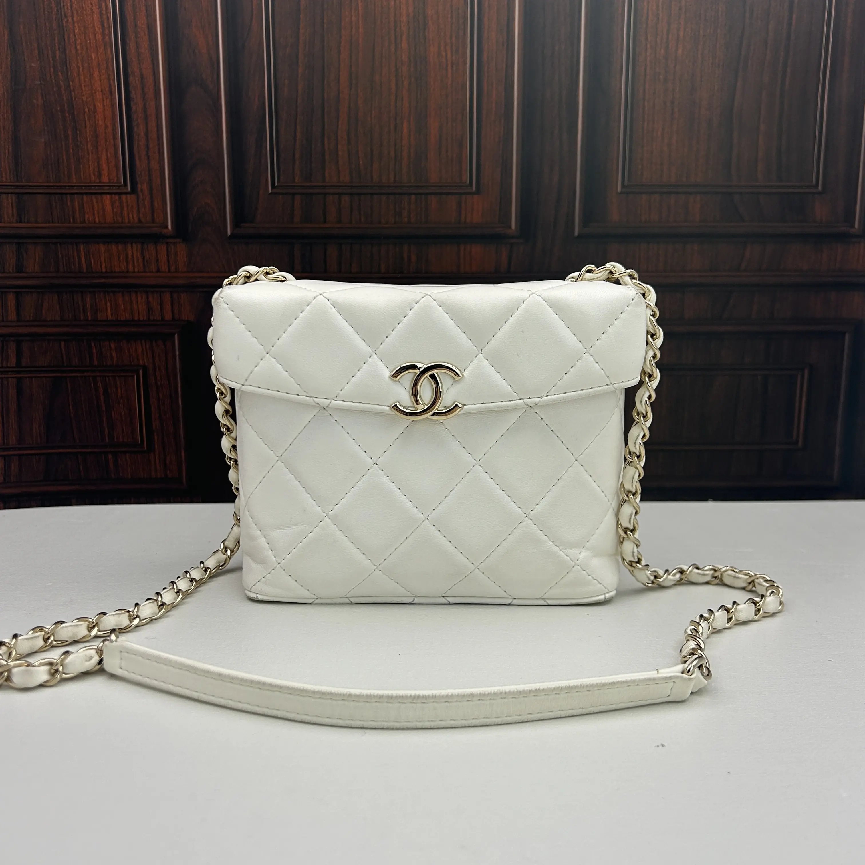 Pre-owned CHANEL Cream White Vanity Crossbody Bag 888
