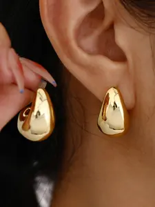 A pair of fashionable and elegant water droplet earrings, suitable for daily wear, vacation and dating occasions, and also a surprising and exquisite small gift.