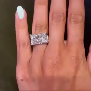 Jorrio 925 Sterling Silver 10ct Radiant Cut Engagement Ring for Women, Cubic Zirconia Eternity Ring for Daily, Travel