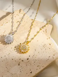 Women's Stainless Steel Necklace, Rotating Five-Petal Flower Design, Casual Jewelry for Women, Perfect Gift for Girlfriend