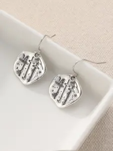 1 Pair Creative and Fashionable Earrings, Exuding A Mysterious Retro Industrial Vibe. Their Surfaces Are Engraved with Cross and Mottled Hammer Dot Textures, Making Them The Perfect Gift Choice for Daily Outdoor Activities and Banquets