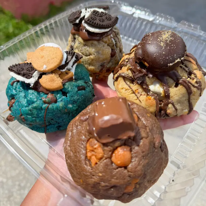 Chocolate lover box - 4 stuffed chocolate cookies Chocolate lover box - 4 stuffed chocolate cookies