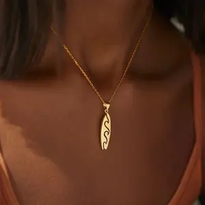 1pc Retro Bohemian Golden-Tone Oval Surfboard Wave Pendant Necklace - Nautical Theme Jewelry for Women, Everyday & Beach Party Wear, Valentine's Day Birthday Gift, Everyday Jewelry | Hippie Chic Accessory | Sophisticated Jewelry, Beach Accessories