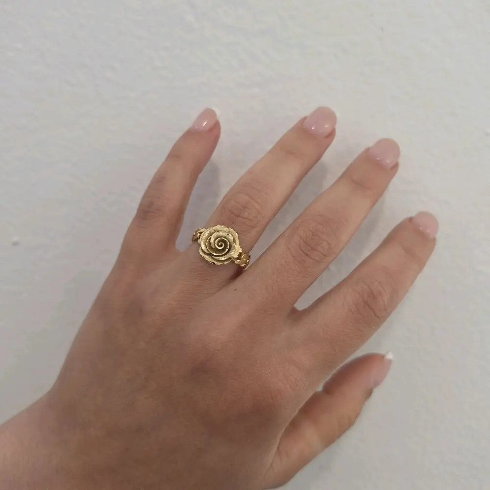 10k Gold Rosa Ring, Size 6.5