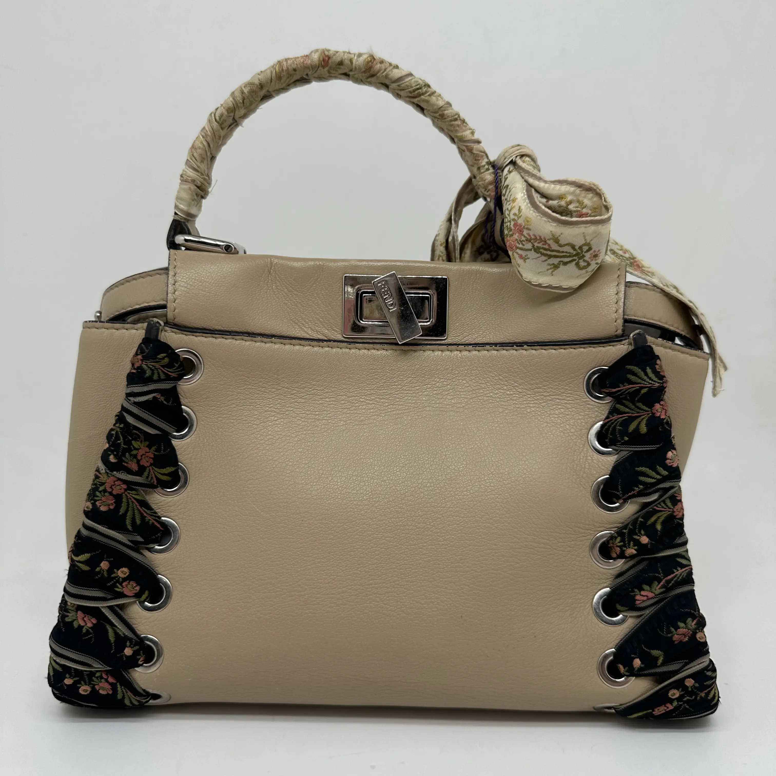 Pre-owned FENDI Peekaboo handbag