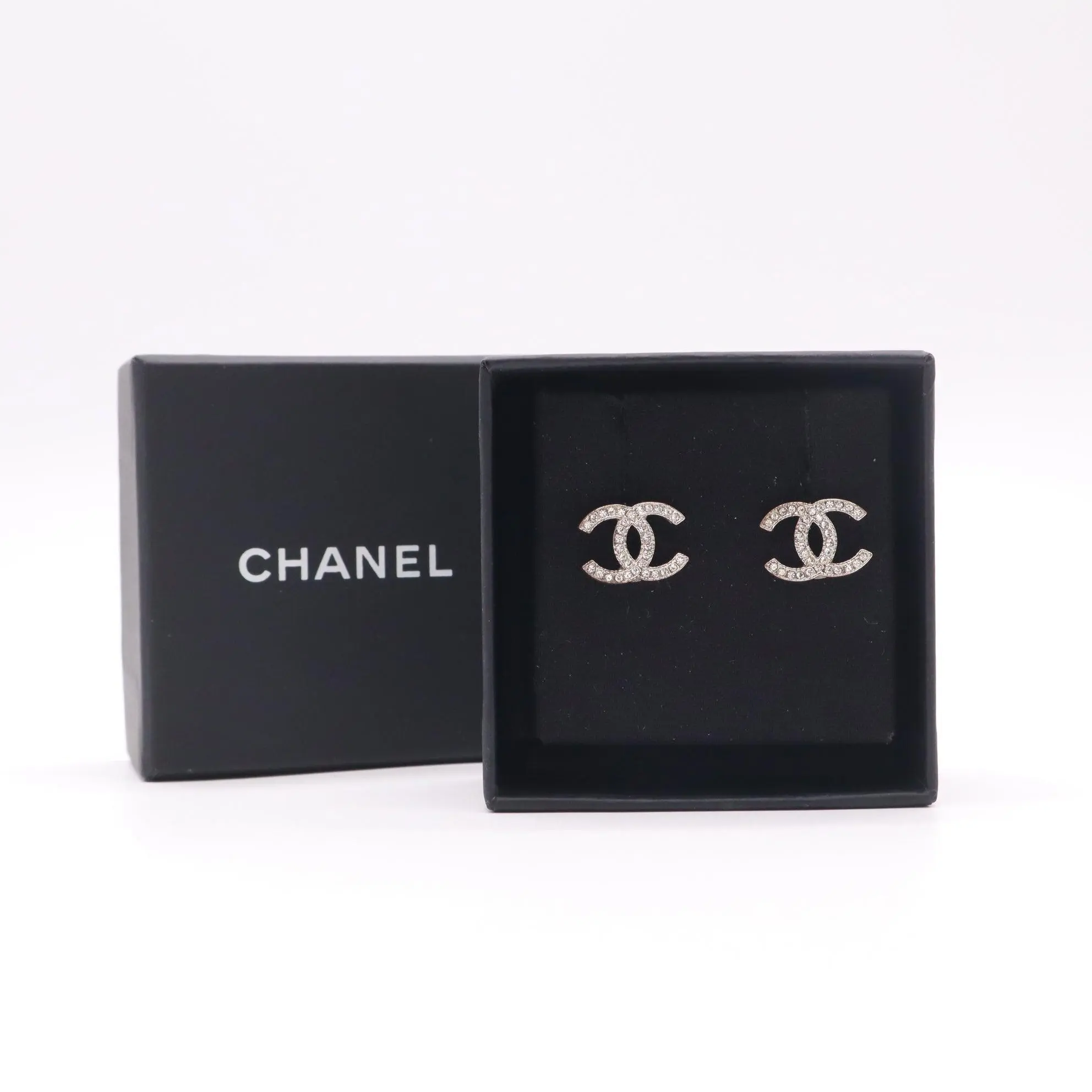Pre-owned Chanel Classic Silver CC Crystal Stud Earrings W22499