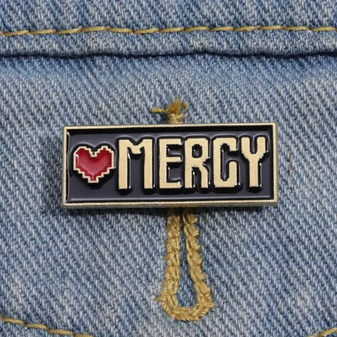 Mother's Day Gift Letter "Mercy" & Heart Design Square Shaped Brooch, Fashion Enamel Pin, Creative Badge For Daily For Gift, Fashion Accessory, Alloy Brooch Pin