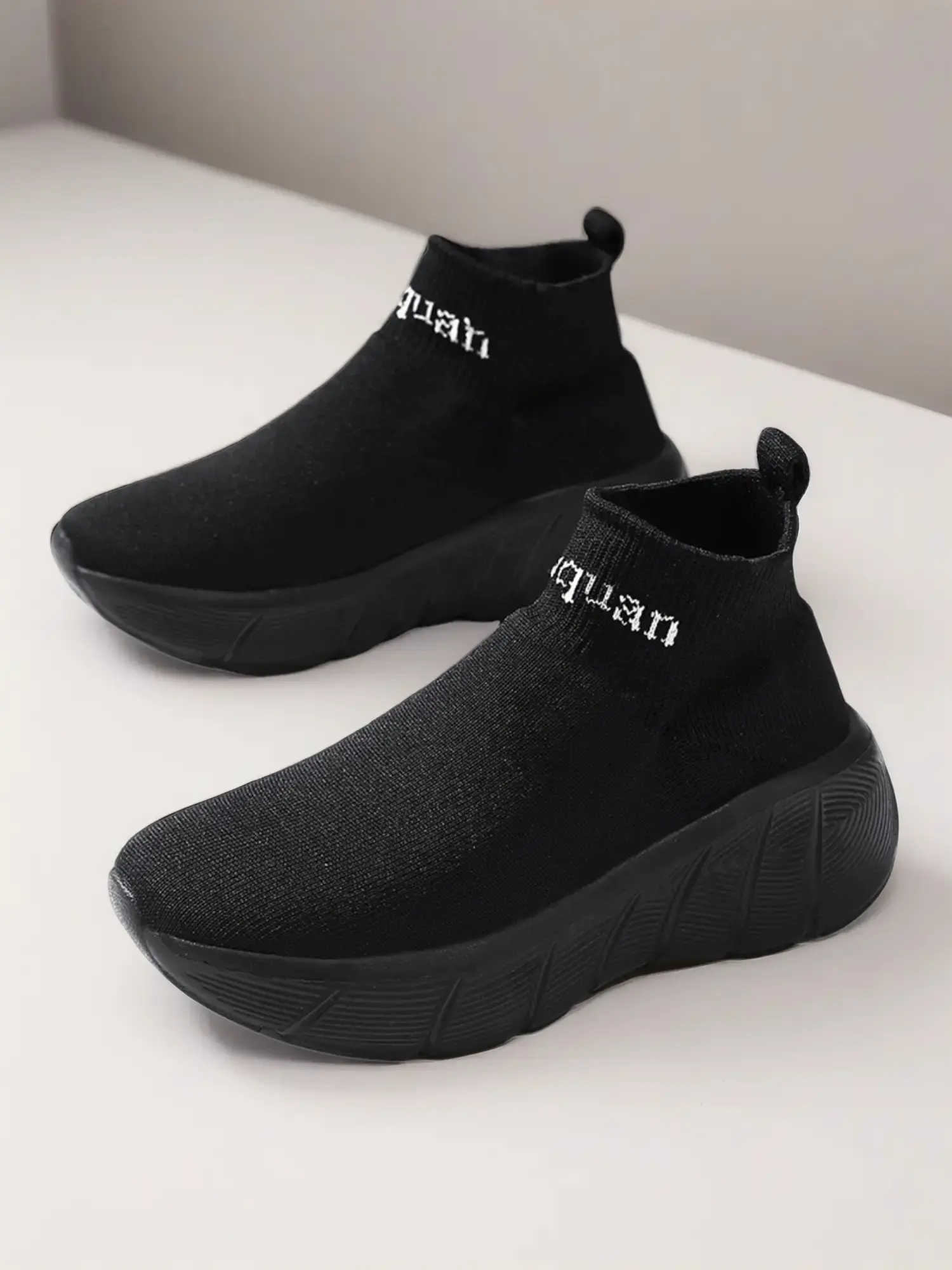 Thick soled sock shoes for men, breathable fly woven simple casual sports shoes, men low top, Low Ankle Trainers