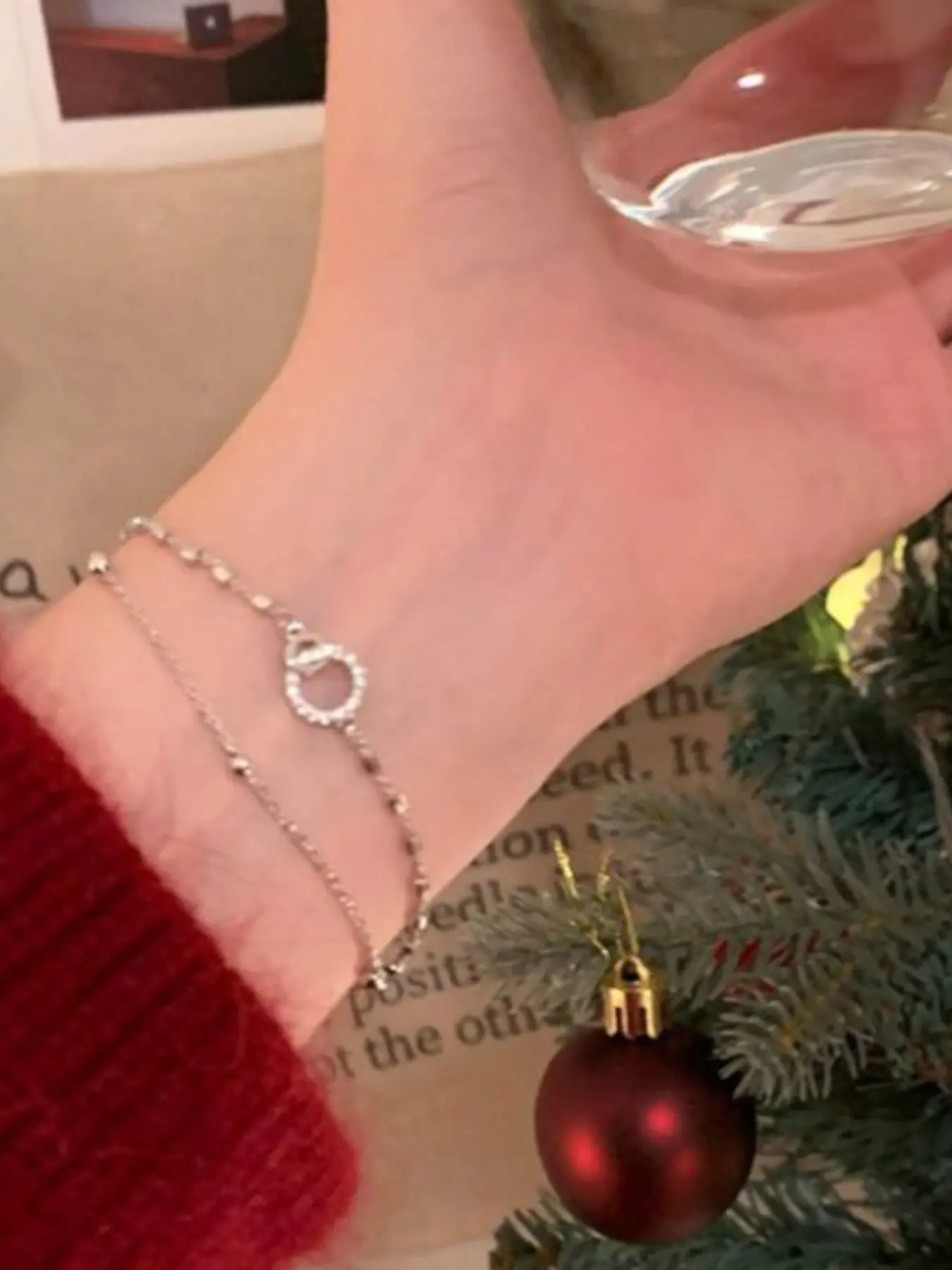 Geometric Interlocking Bracelet for Women, Versatile Unique Design, Dual Layer, Fade-Resistant, Luxury Accessory, Fashionable Jewelry