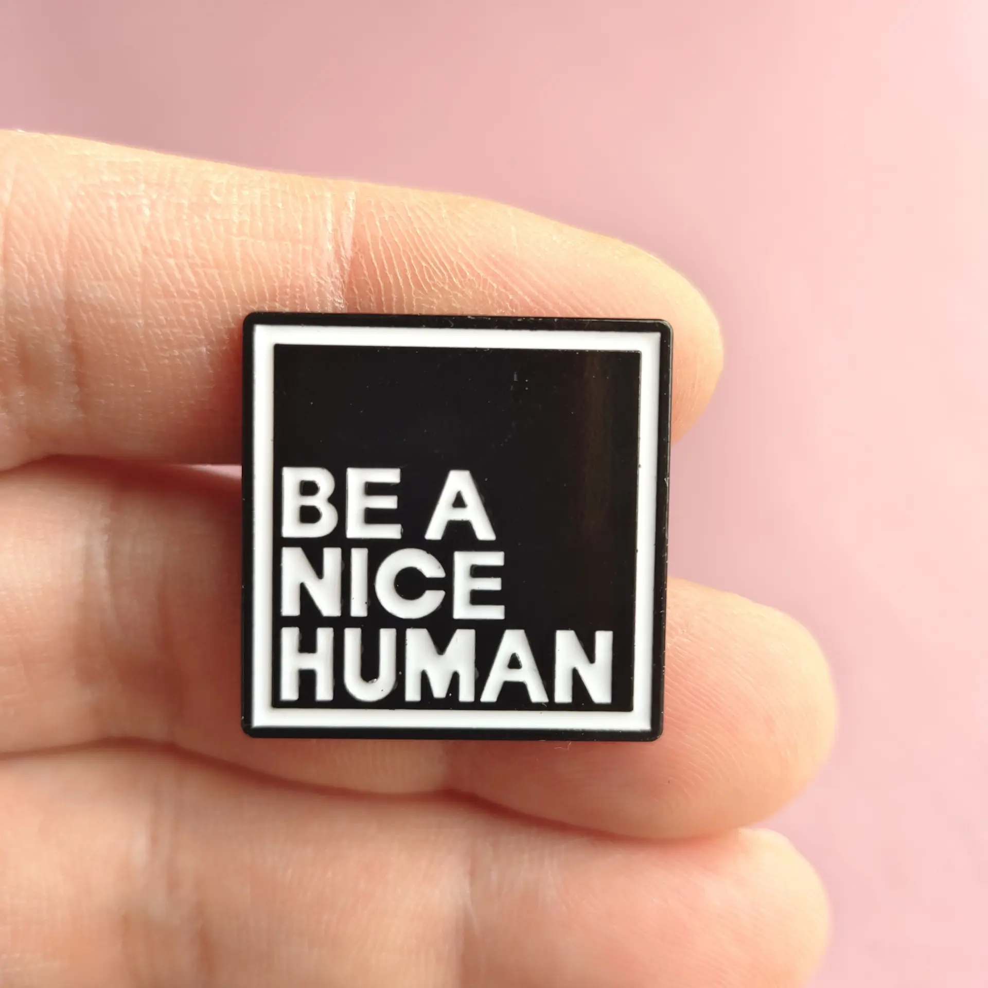 Carefully Selected European American Creative New Products Cartoon Alloy Sticky Notes Be A Nice Human Letter Brooch Enamel Collar Pin Badge Suitable for Parties Daily Life