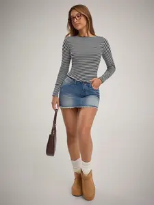 A women's black and white striped one-neck tight long-sleeved top, retro hot girl style slim leggings, suitable for autumn and winter, suitable for street outing, casual parties, retro theme wear, Casual Fashionable Top