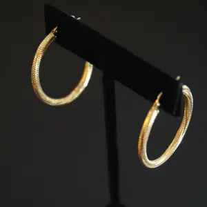 Argollas Grandes de Oro 10K para Mujer | Diseño Texturizado Elegante ( Grande )