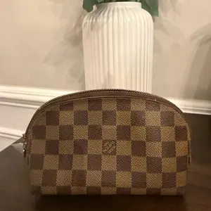 Pre-owned Canvas Small Leather Goods Ebene Makeup Case