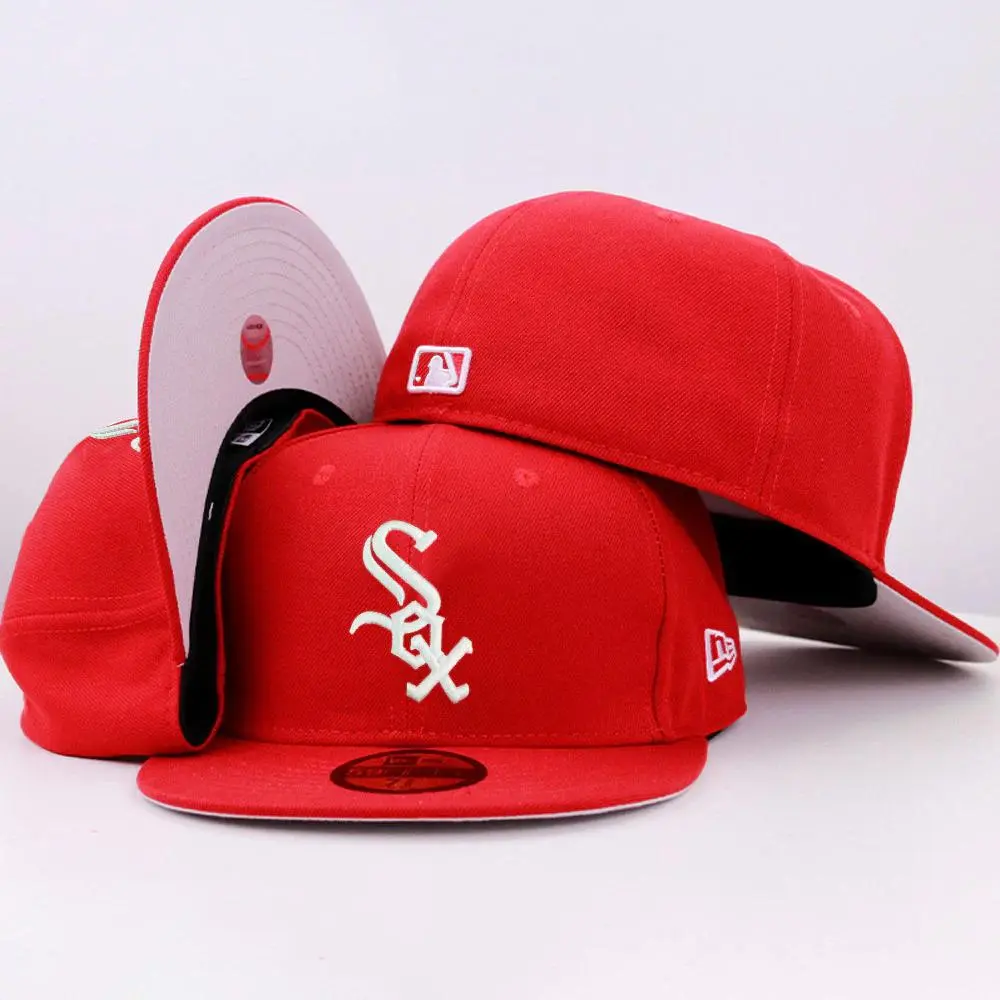 New Era Chicago White Sox 59FIFTY Fitted Cap, Black Flat Brim Baseball Hat with Embroidered Team Logo, Official MLB Sports Headwear