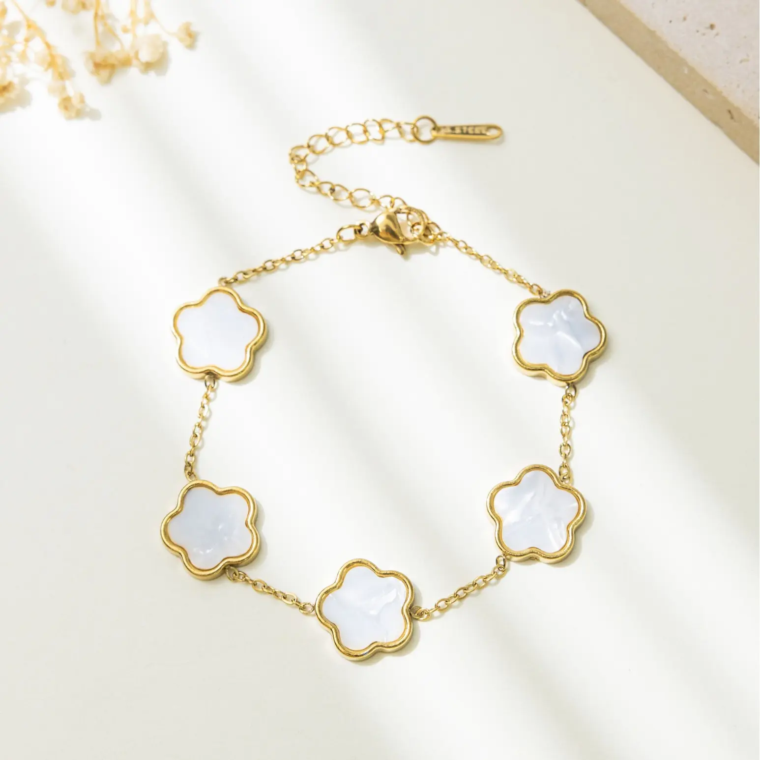 Women's Adjustable Stainless Steel Gold-Plated 5-Flower Clover Charm Bangle - Waterproof Costume Jewelry, Casual All-Seasons Single Bracelet, Girlfriend Birthday Gift Ideas