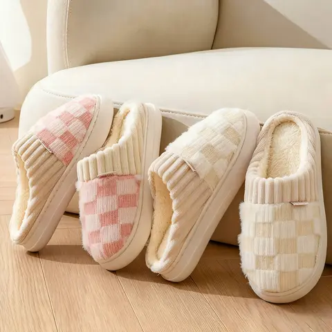 Cozy & Chic Checkered Plush Slippers for Men & Women – Thick Sole, Non-Slip, Round Toe, Fuzzy Indoor/Outdoor Footwear for Ultimate Comfort & Style