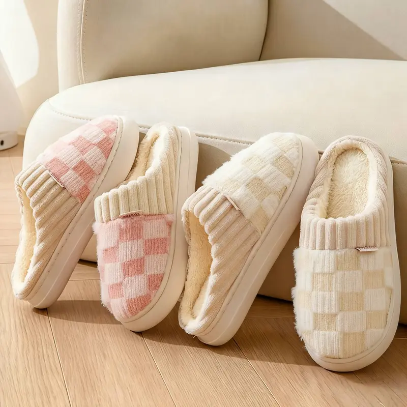 Cozy & Chic Checkered Plush Slippers for Men & Women – Thick Sole, Non-Slip, Round Toe, Fuzzy Indoor/Outdoor Footwear for Ultimate Comfort & Style