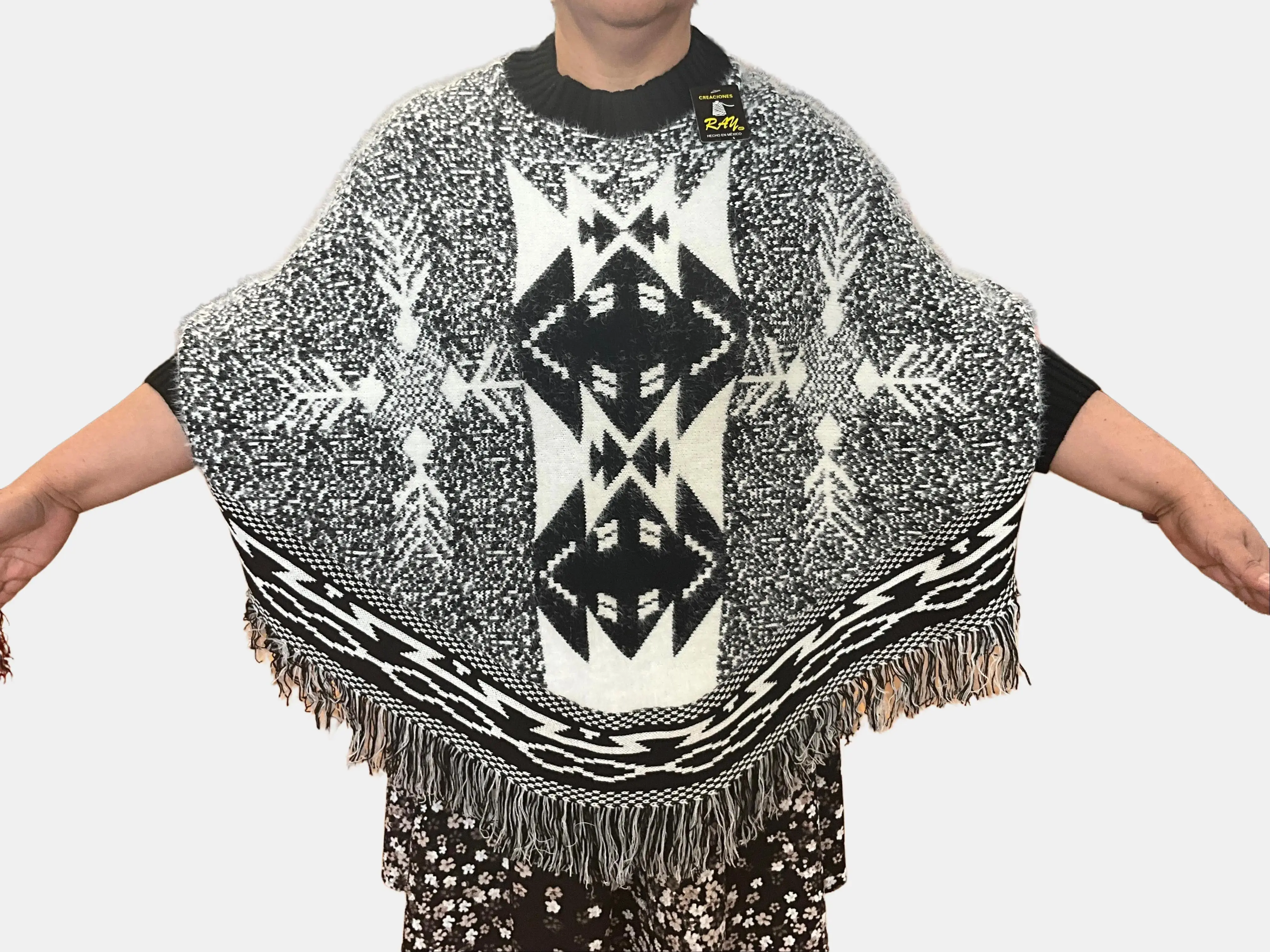 Ponchos Artesanales Unisex with Unique Fringe Design and Bold Aztec Patterns for Versatile Wear