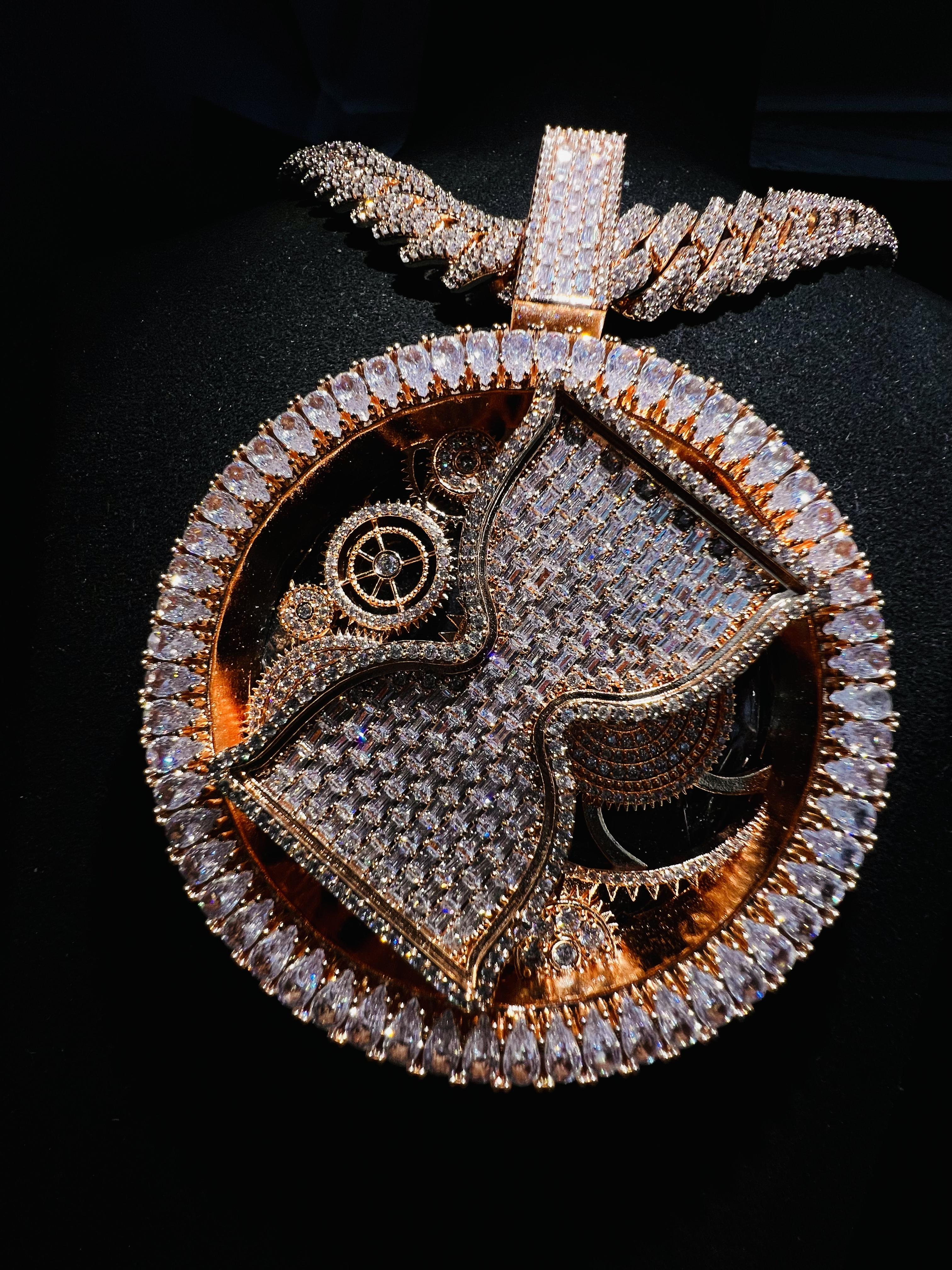 Luxury Rap Singer Customized Hourglass Jewelry VVS High Beauty Quality Rotating Hip Hop Hourglass Iced Personalized Customized Full Diamond Pendant, Valentine's Day Easter Anniversary Gift Jewelry