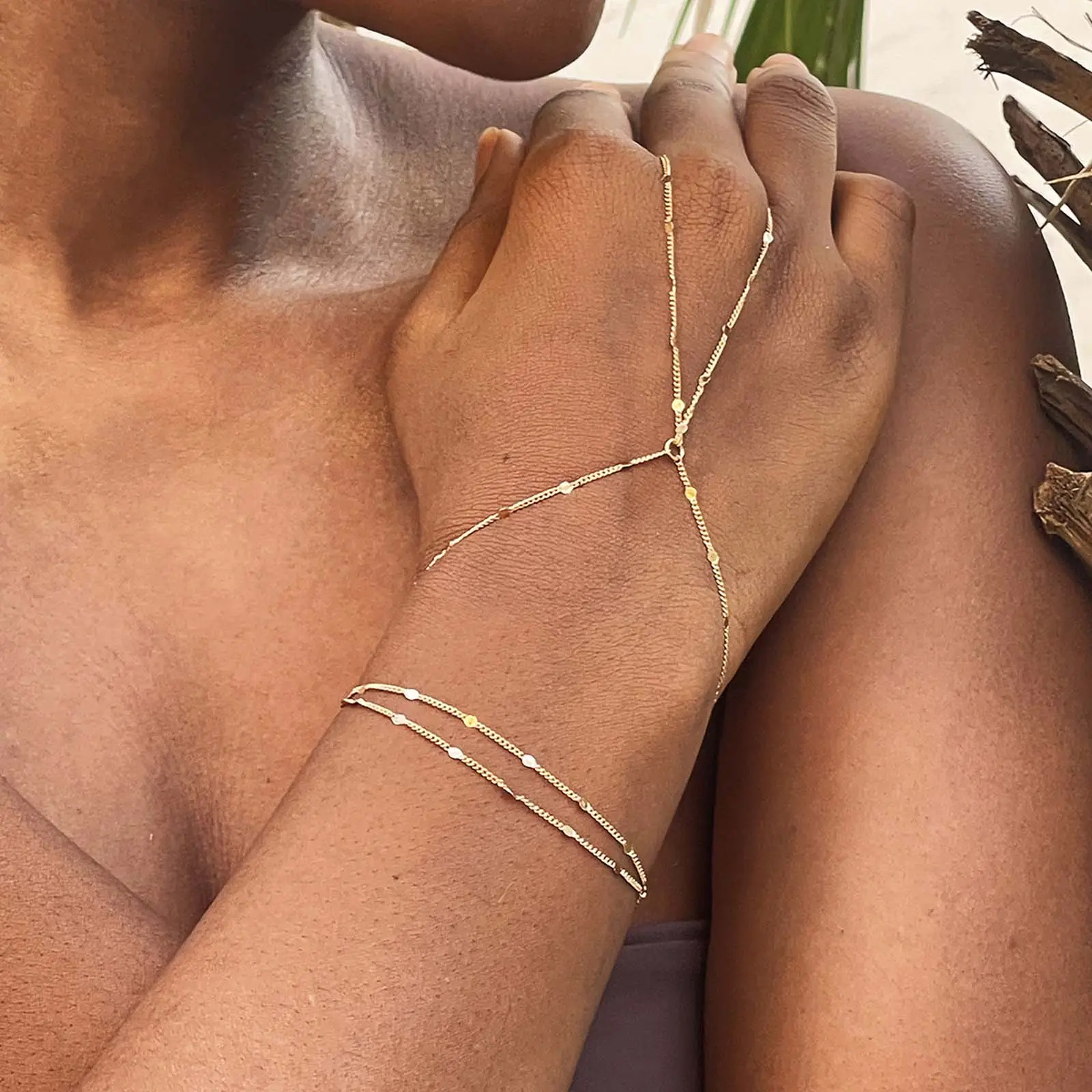 Women's Minimalist Finger Ring Chain Jewelry Set with Sequins, Delicate Lightweight Fine Chain Hand Piece for Daily & Evening Wear, Set Pair