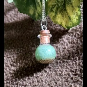 Green potion bottle necklace / adjustable length / potion charm / fantasy / tiny potion / gift idea / cosplay jewelry / necklace / green potion