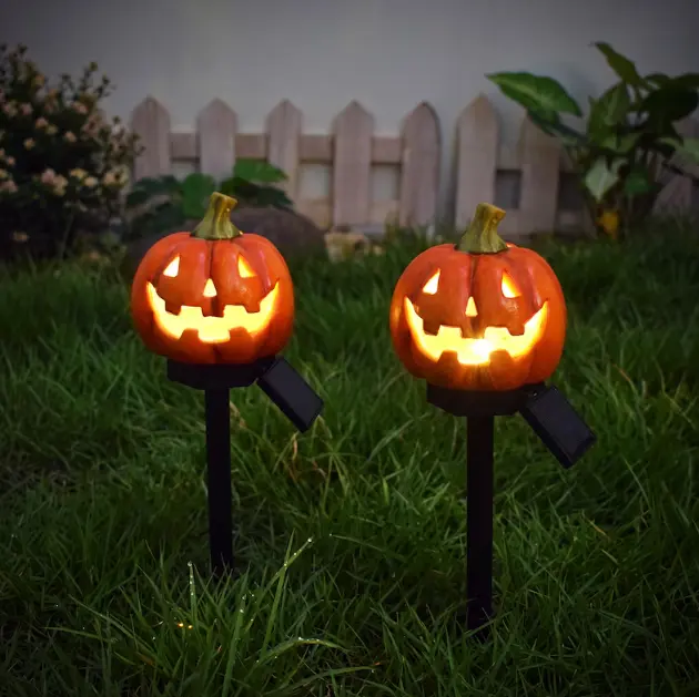 Solar-Powered Halloween Pumpkin Stake Light - Resin Jack O' Lantern, Waterproof Outdoor Garden Lawn Ornament, Spooky Outdoor Decor Gift