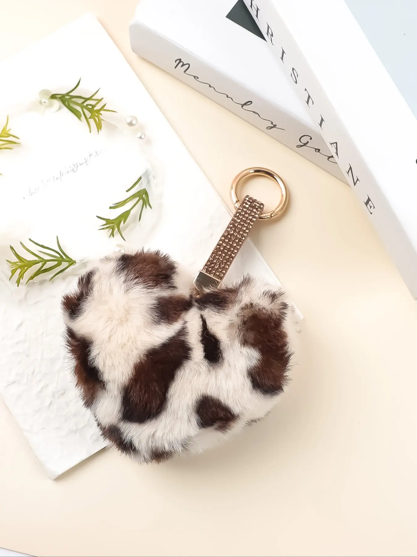 Y2K Vintage Leopard Print Faux Fur Heart Pompom Keychain, Bling Crystal Rhinestone, Soft Plush Love Heart Pendant, Women's Fashion Gift, Heart Design Keychain