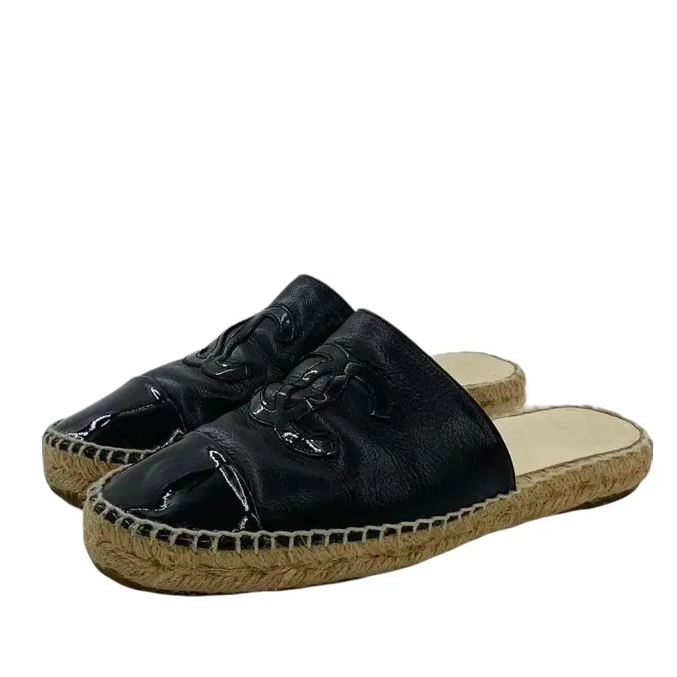 RDLT-Chanel Size 39 Black Patent Leather Spliced Straw Closed-toe Flat Mules With CC Logo-H37854