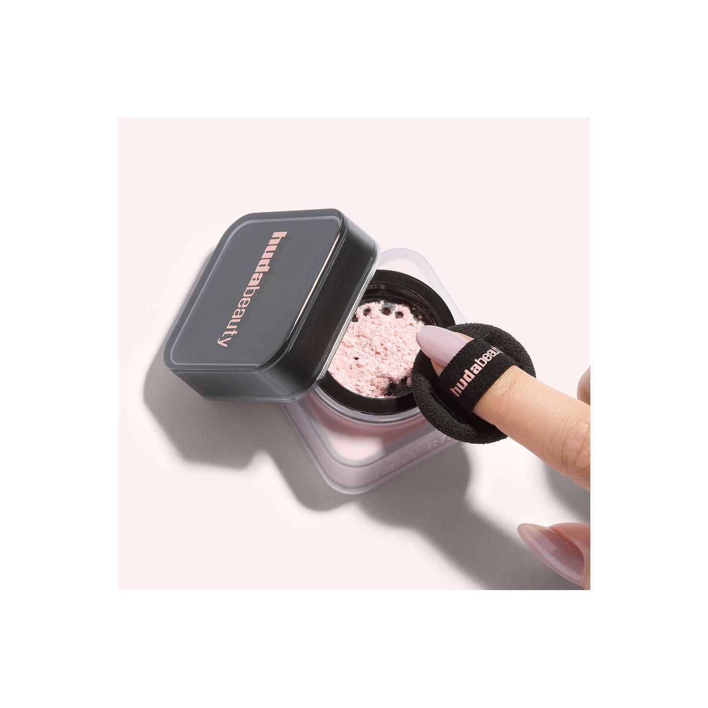 Huda Beauty Mini Easy Bake Loose Powder in Kunafa Huda Beauty Mini Easy Bake Loose Powder in Kunafa