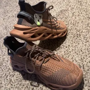 Product Review of Mens Shoes, Ultra-light Textured Design Lace-up Trainers for Treadmill Wear As Gift, Workout Sneakers, Casual Twist Sole Design Sports Running Shoes for Summer 2025 from W**e **