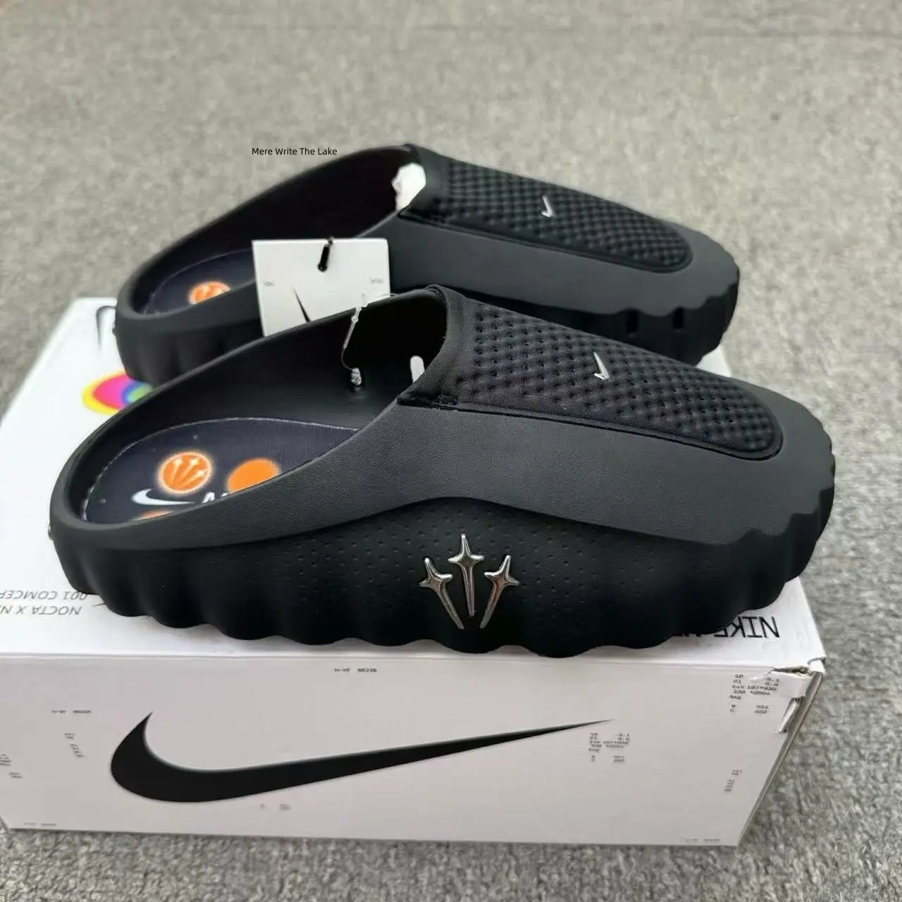 Hip‑Hop Streetwear Black Wavy Thick Sole Slides, Men One‑Piece Molded EVA Slip‑On Sandals, Breathable Mesh Panel Upper, Non‑Slip Wavy Traction Outsole, Perfect For Sneaker Fans & Summer Streetwear Enthusiasts