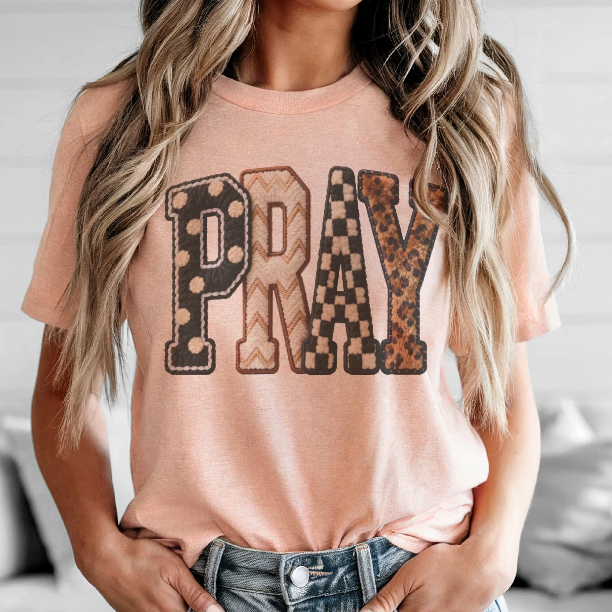 Vintage Pray Tee Retro Knitted Print PRAY Graphic Tshirt Religious Yarn Leopard Graphic T-Shirt Christian Bible Verse Crewneck Casual Womenswear Unisex Top