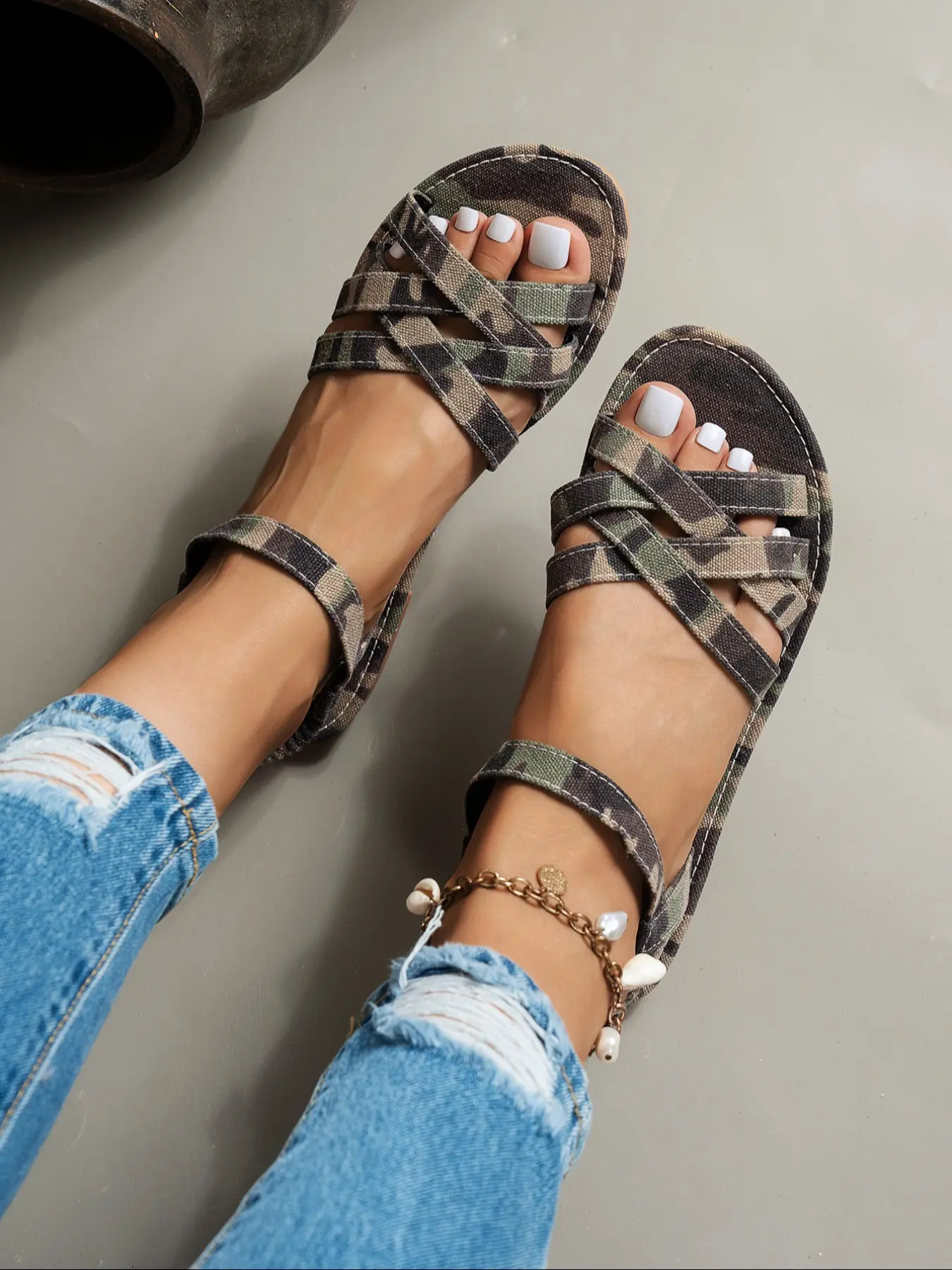 Women's Camo Pattern Cross Strap Design Large Size Trendy Flat Sandals, Summer New Fashion Simple Versatile Casual Rubber Shoes, Military Student Flats, Crisscross Sandals, Crossover Sandals, Rubber Strappy Sandals