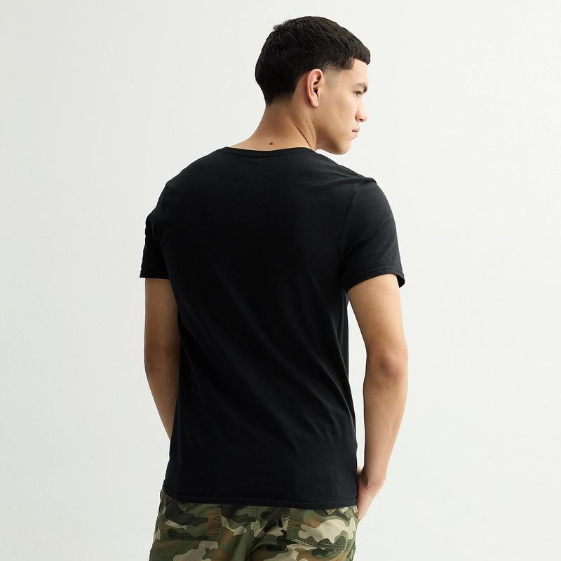 Roblox Game-Inspired T-Shirt for Gamers | Unisex Casual Fit, Perfect for Roblox Fans | Trendy, Comfortable & Versatile | Ideal for Birthdays, Holiday Gifts, or Everyday Wear | Show Off Your Roblox Style This Season!