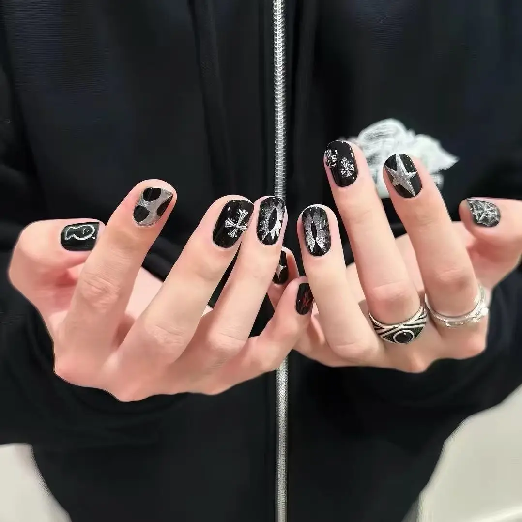 Dark style nails look super pretty