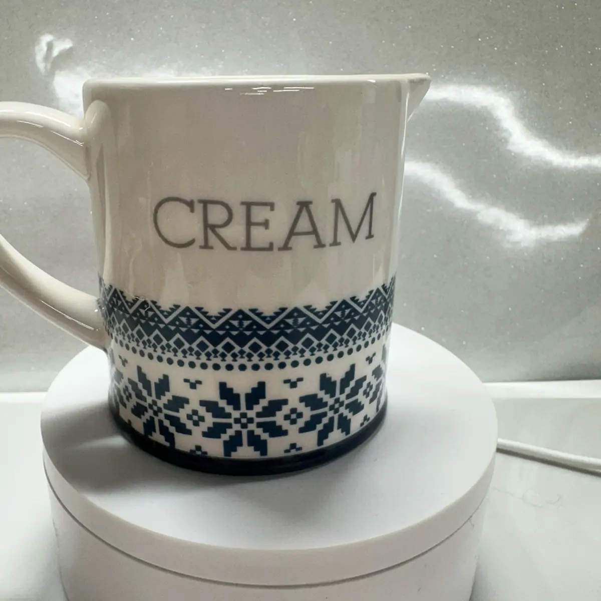 Smooth and Creamy Small Coffee Creamer - Enhances the Taste of Your Coffee - Perfect for a Single Cup