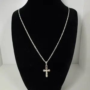 Cadena fígaro con dije de cruz plata 925 - 24 inch