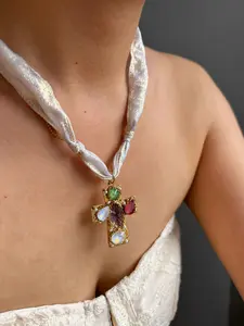 Vintage Punk Gothic Cross Pendant Necklace, Crystal Acrylic Jewelry for Women, Unique Party Accessory Gift, Fashionable Ladies' Neckpiece