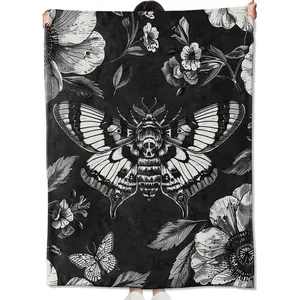 Gothic blanket oF moth and skull, giFts For children and adult women, dark gothic Floral art Flanel blanket, soFt, comFortable, light decoration