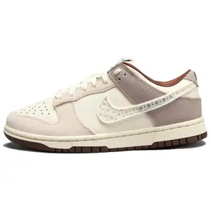 Nike Dunk Low-Top Skate Shoes for Women: Comfortable, Fashionable, and Durable in Beige-Brown Trending Shoes, House White Official Shoes to Get / Maison Mihara