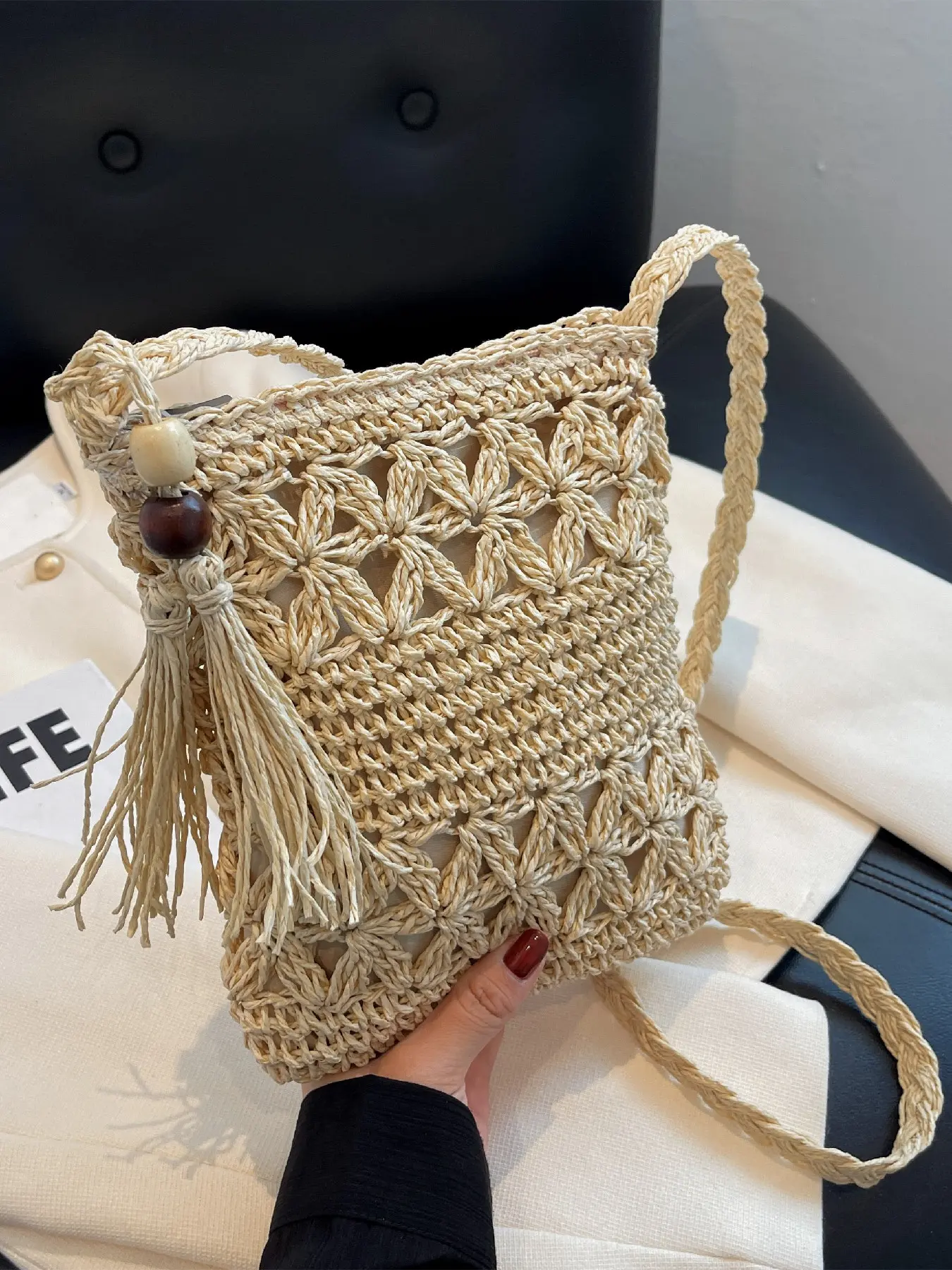 Classic casual solid-color straw beach bag, women's minimalist and easy-to-match phone bag, stylish and lightweight shoulder bag suitable for seaside vacations, Fashionable Crossbody Bag