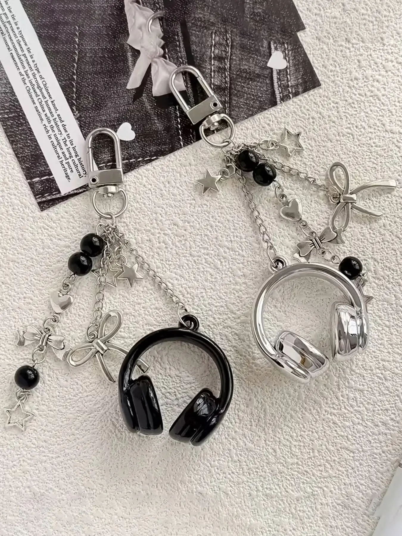 Cute Headphone Keychain, Keychain Lanyard, Aesthetic Bag Charm For Fashion Lovers, Bag Charm Decoration Pendant, Music Earphone Bag Pendant, Creative Earphone Design Pendant, Keychain For Bags, Cute Keychain Accessory