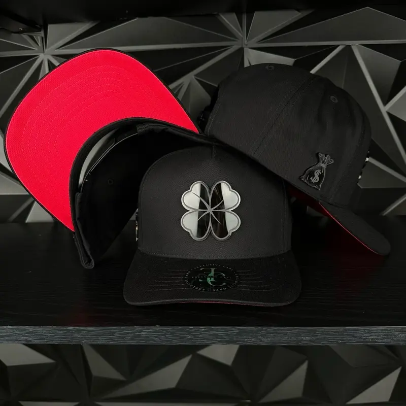 Clover plate SnapBack hat-black/red