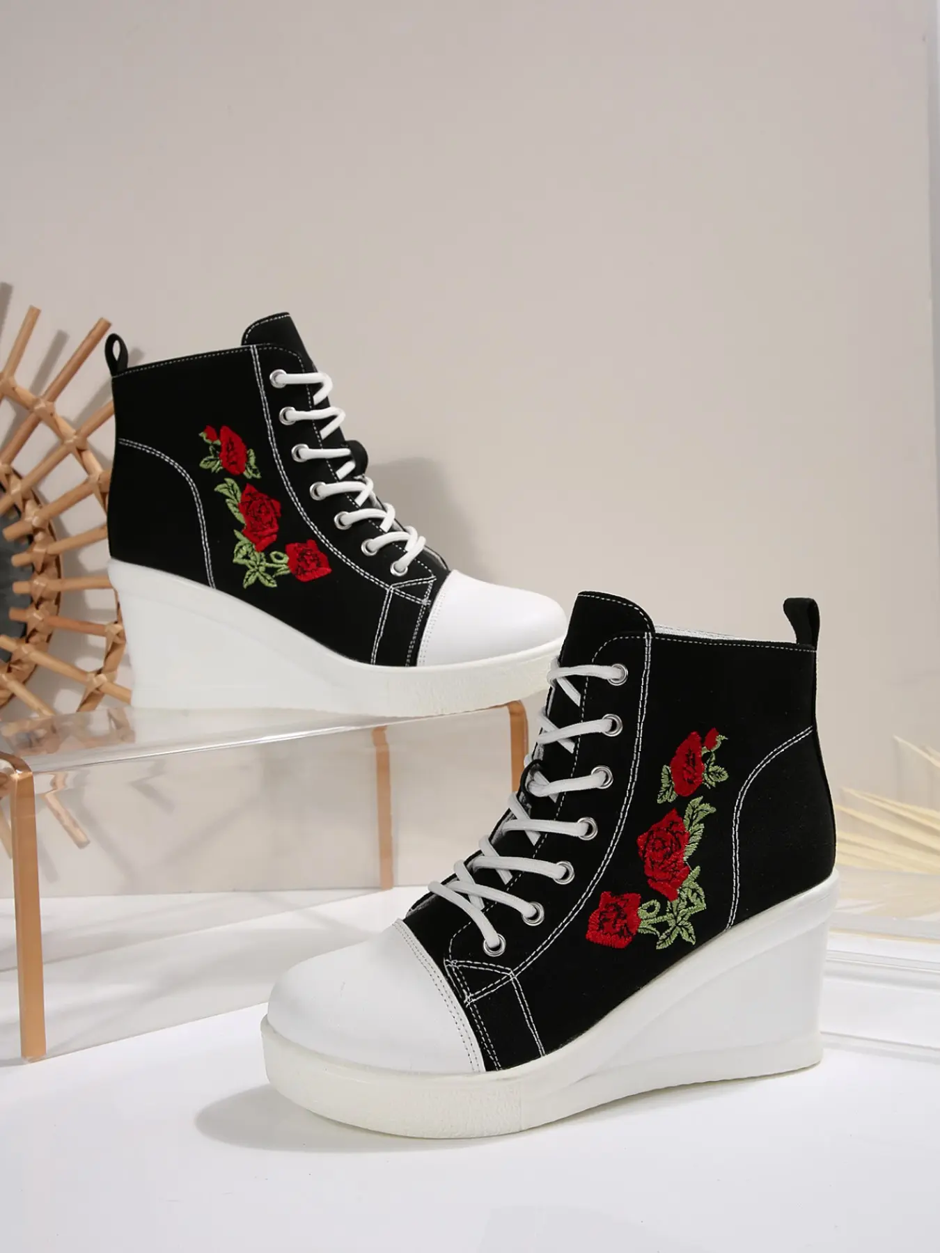 Women's Fashion High Top Platform Boots, Embroidered Leopard Camo Patterns, Comfortable Thick Sole Waterproof Lace-Up Short Boots, European Style Heeled Shoes, Chunky Boots